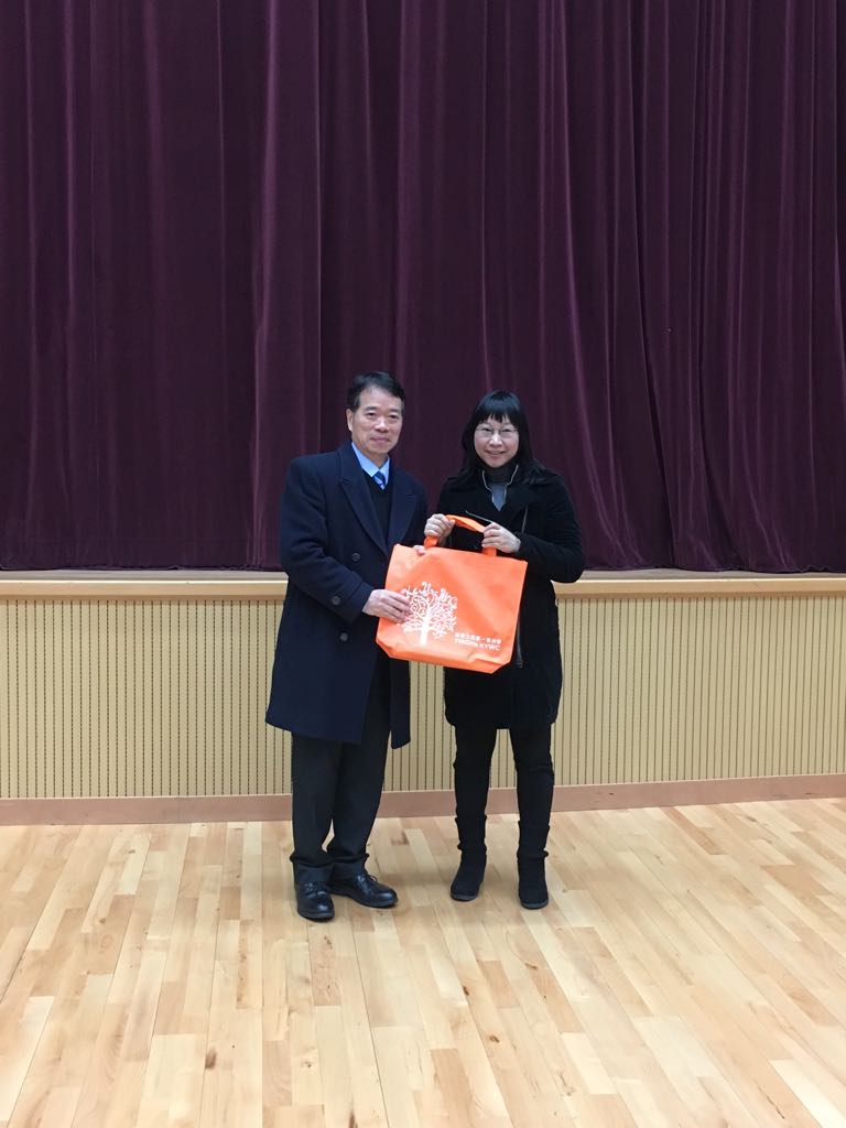 到访东华三院郭一苇中学（香港话剧团演出话剧）