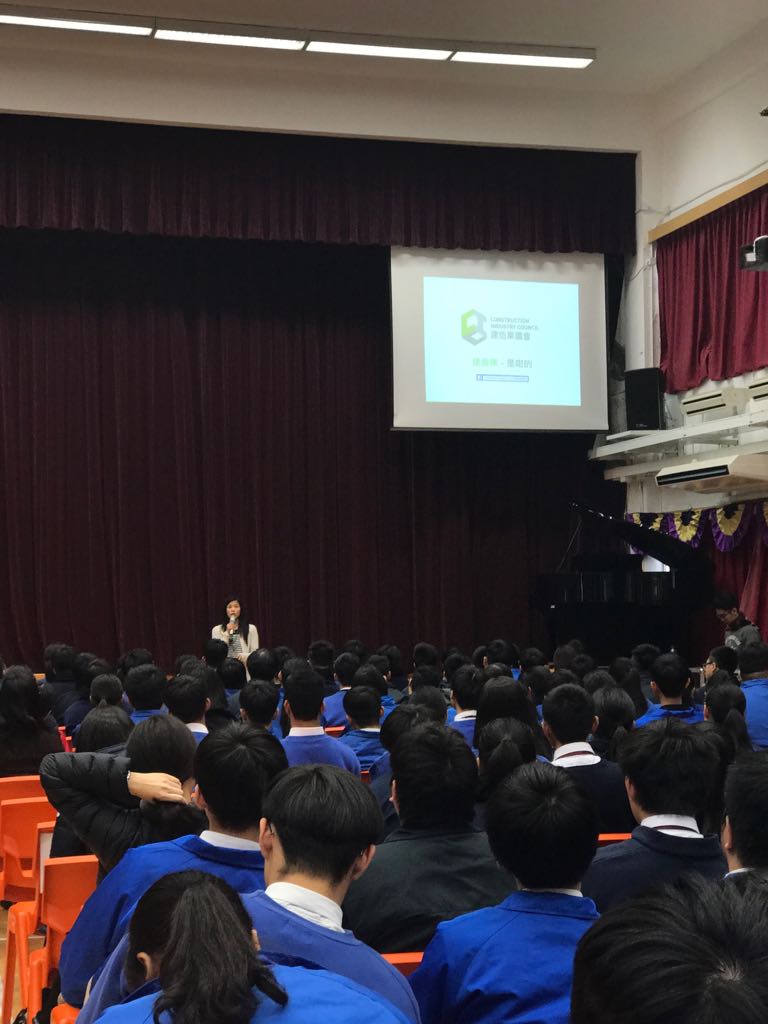 到访东华三院郭一苇中学（香港话剧团演出话剧）