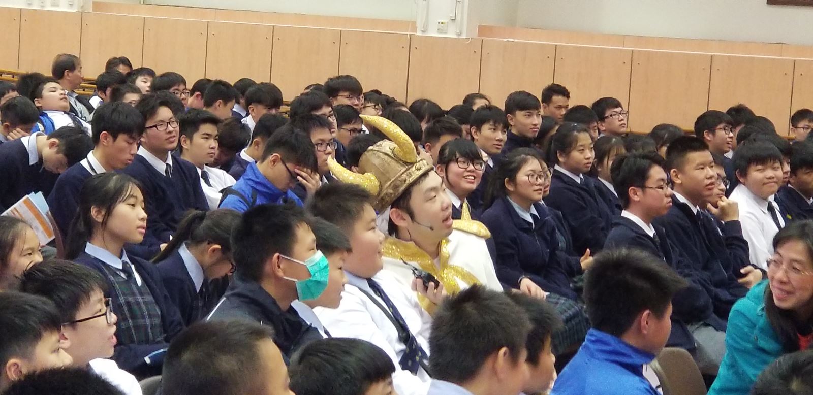 到訪上水官立中學(香港話劇團演出話劇)