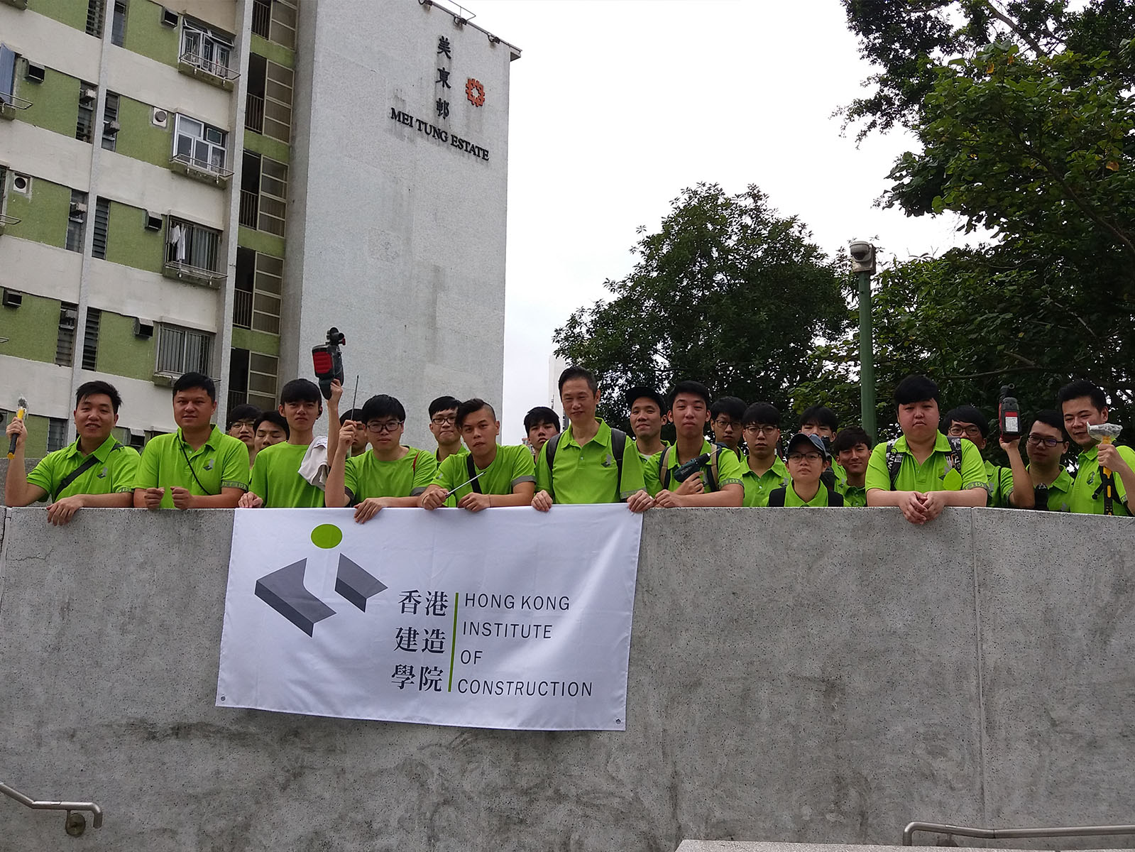九龍灣院校義工隊為大埔區及黃大仙長者送暖