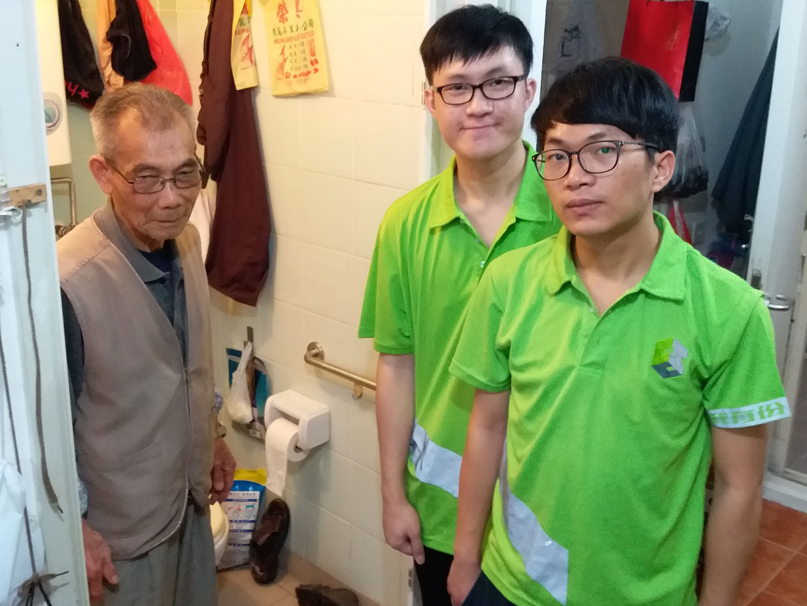 九龍灣院校義工隊為大埔區及黃大仙長者送暖