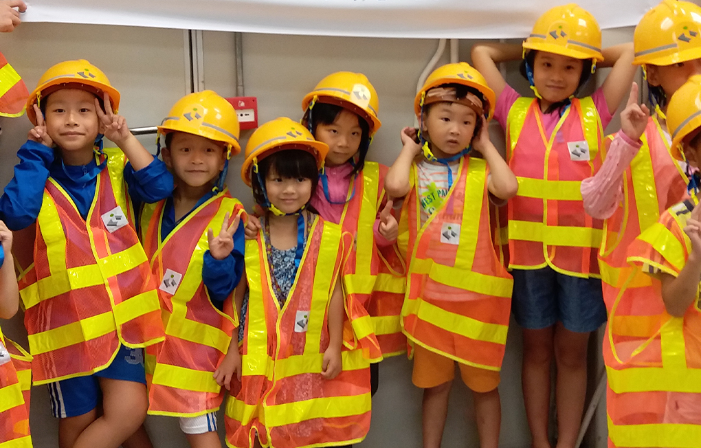 九龍灣院校義工隊帶領年幼學童及家長參觀大埔訓練場