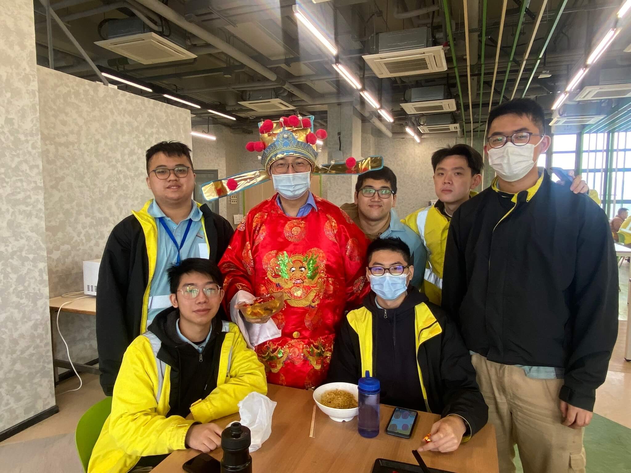 「齐来挥笔迎兔年」午间活动