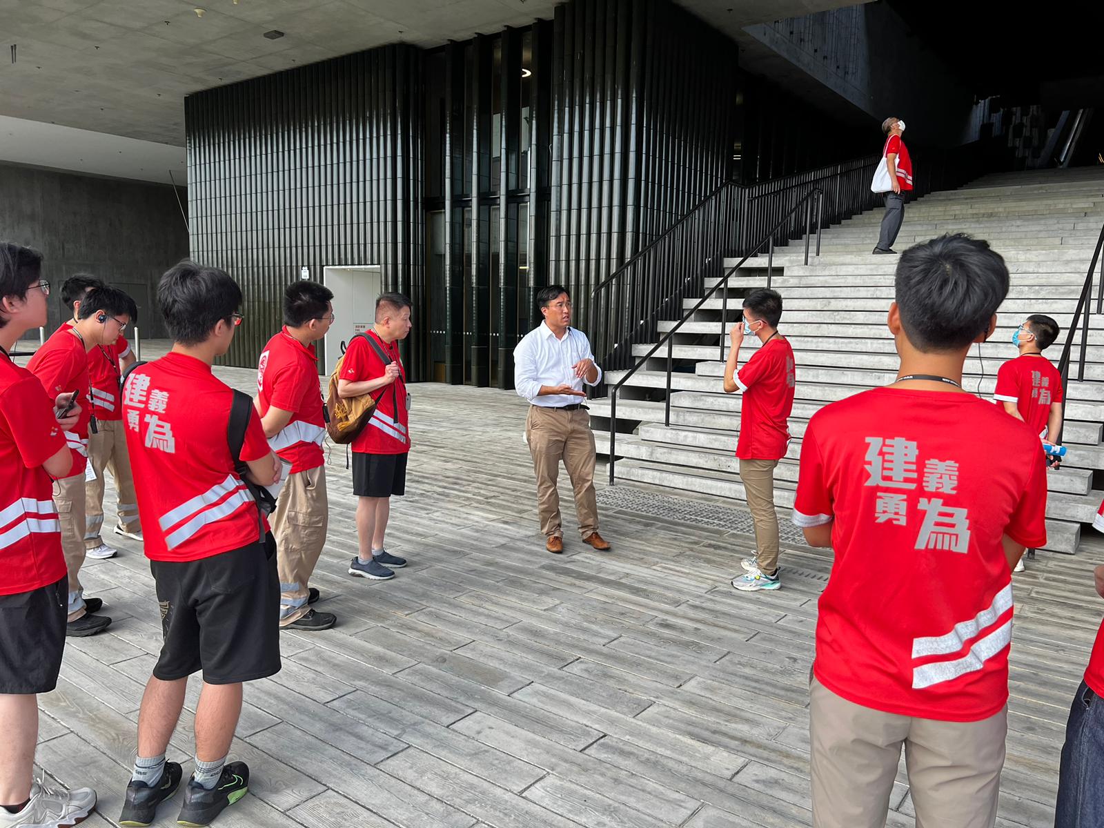 参观M+当代视觉文化博物馆