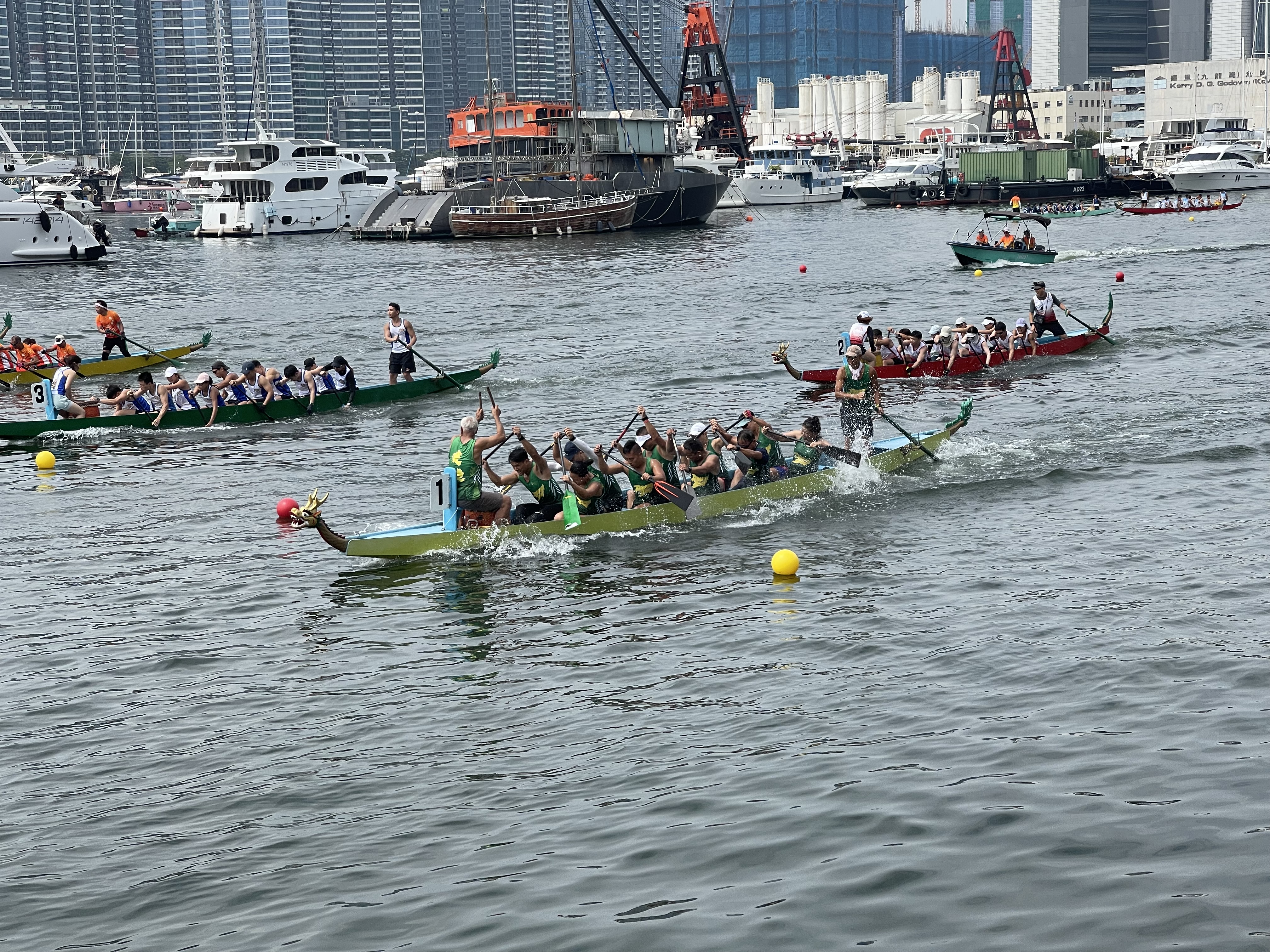 香港建造學院運動代表隊於第5屆觀塘海濱陽光龍舟賽勇奪佳績