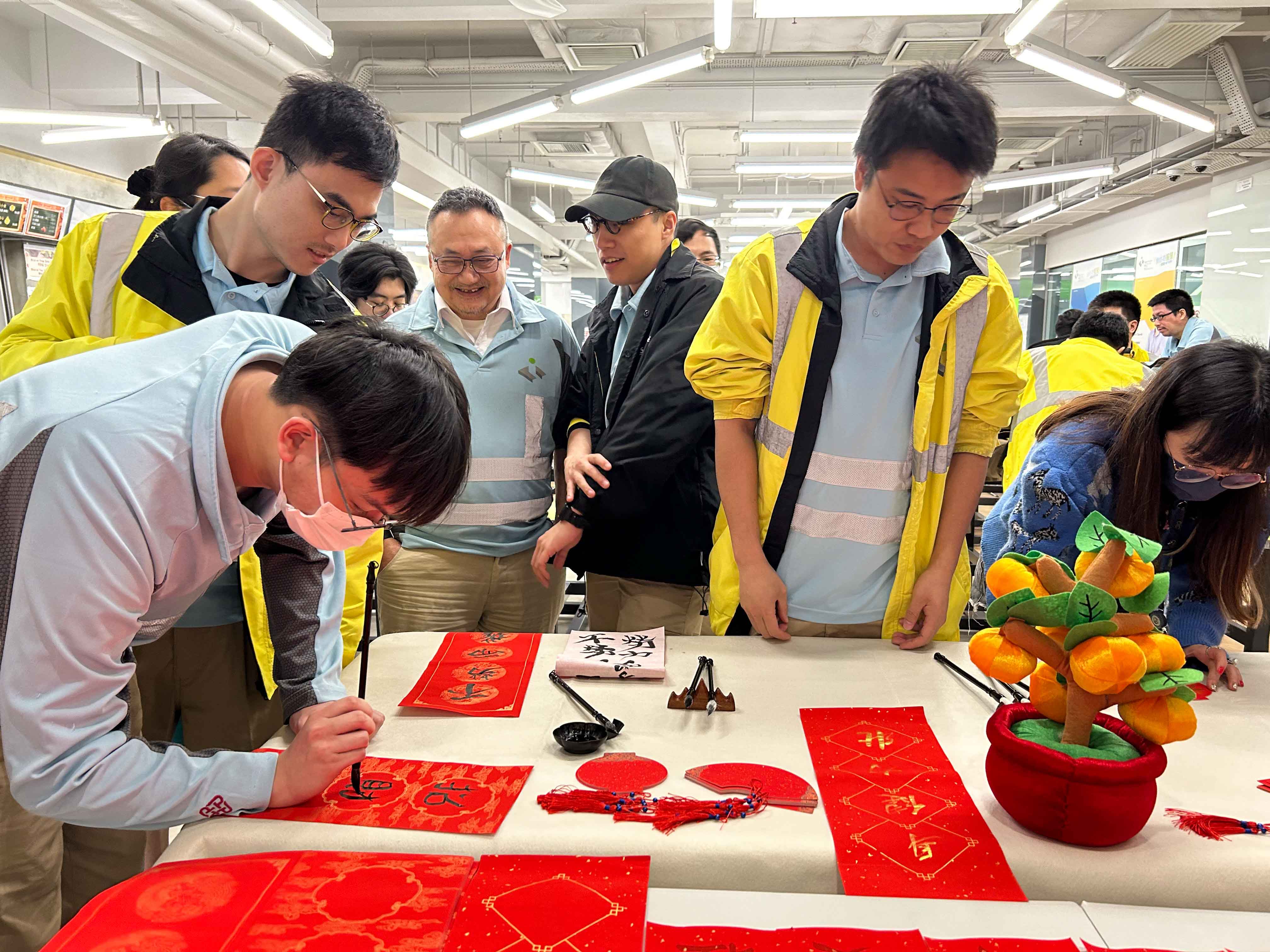 「龍年揮春迎新歲」午間活動