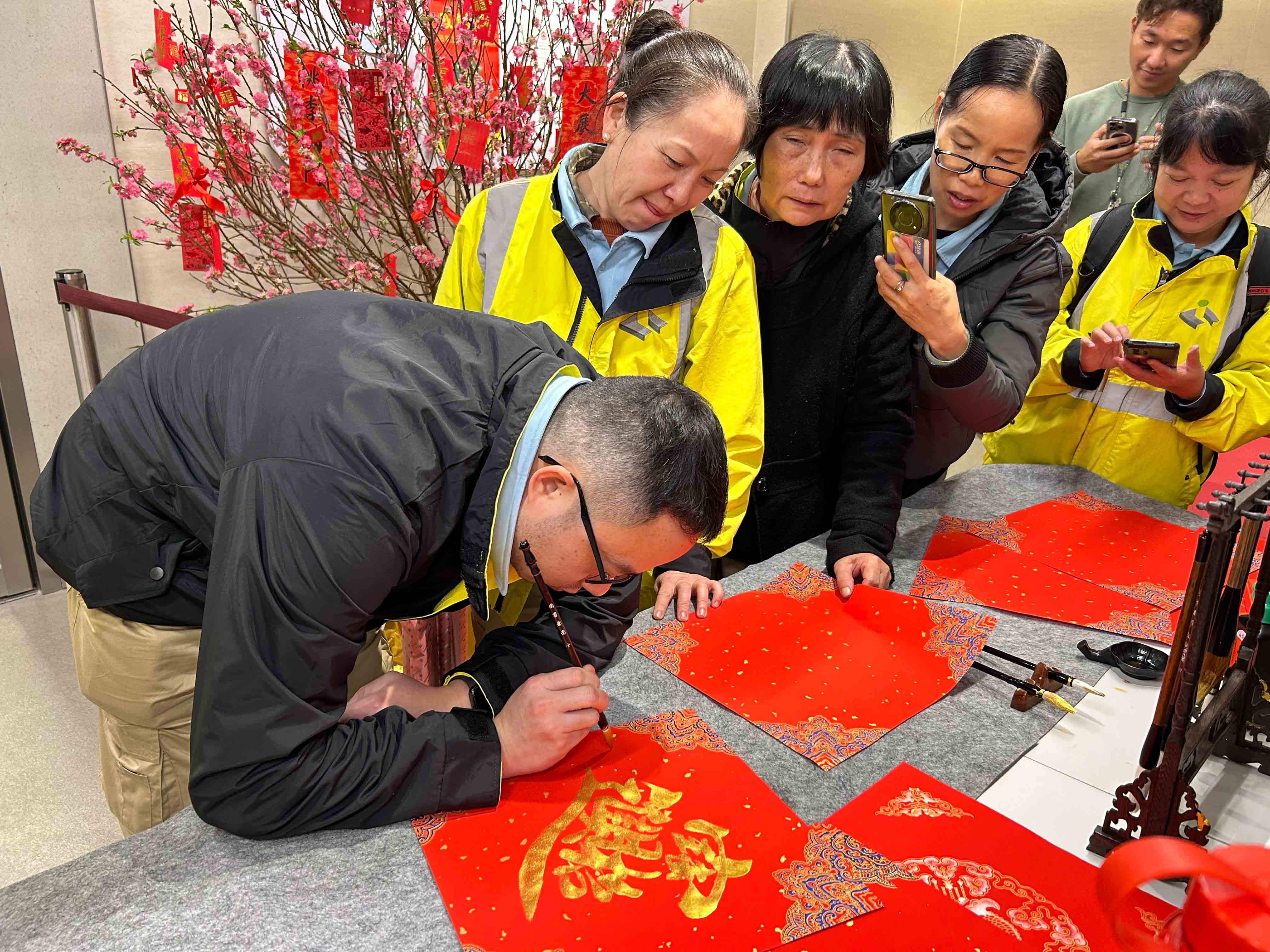「龍年揮春迎新歲」午間活動