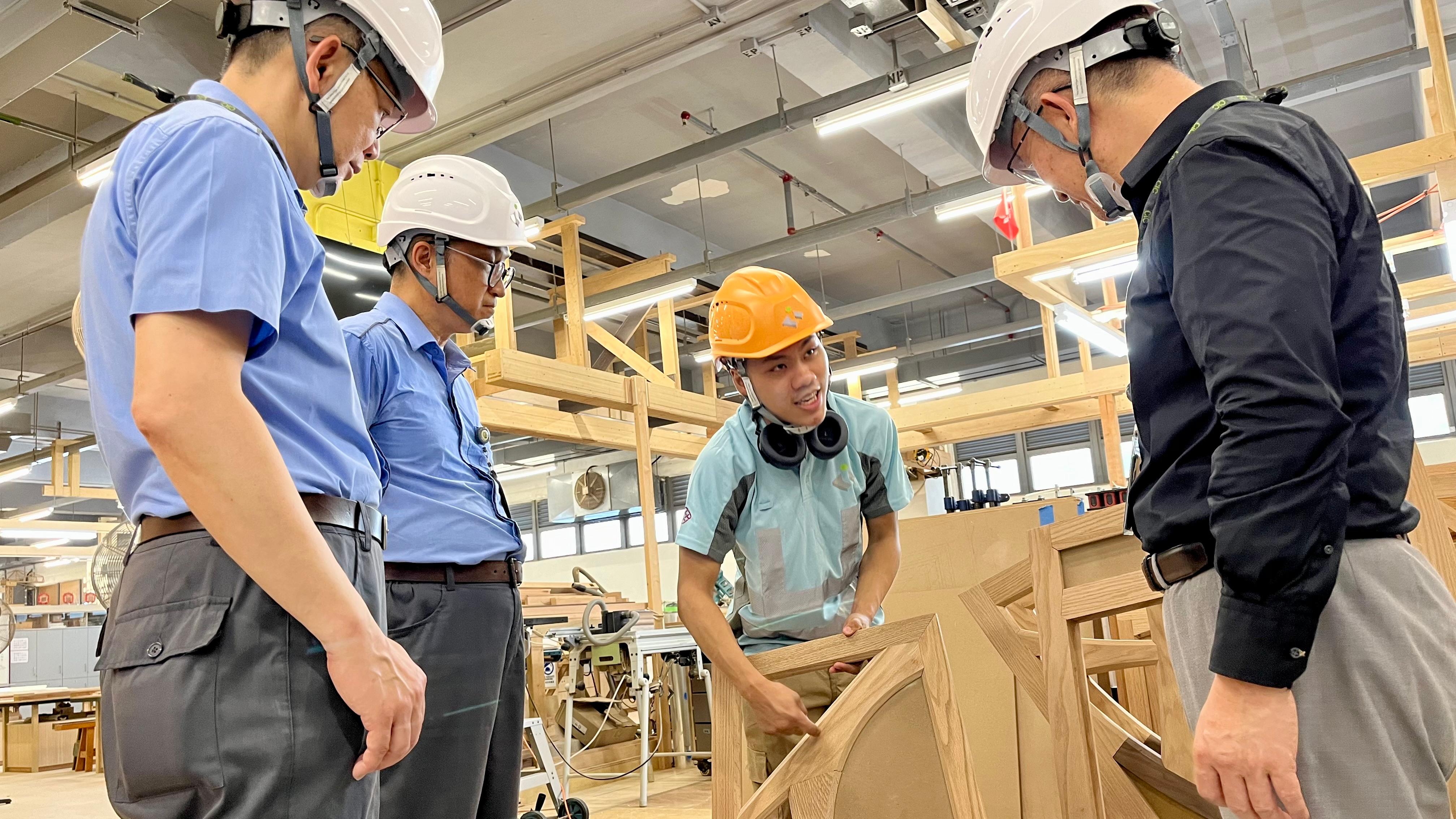 Director and Head of HKIC Encouraging the WorldSkills Competitors to Unleash Potential