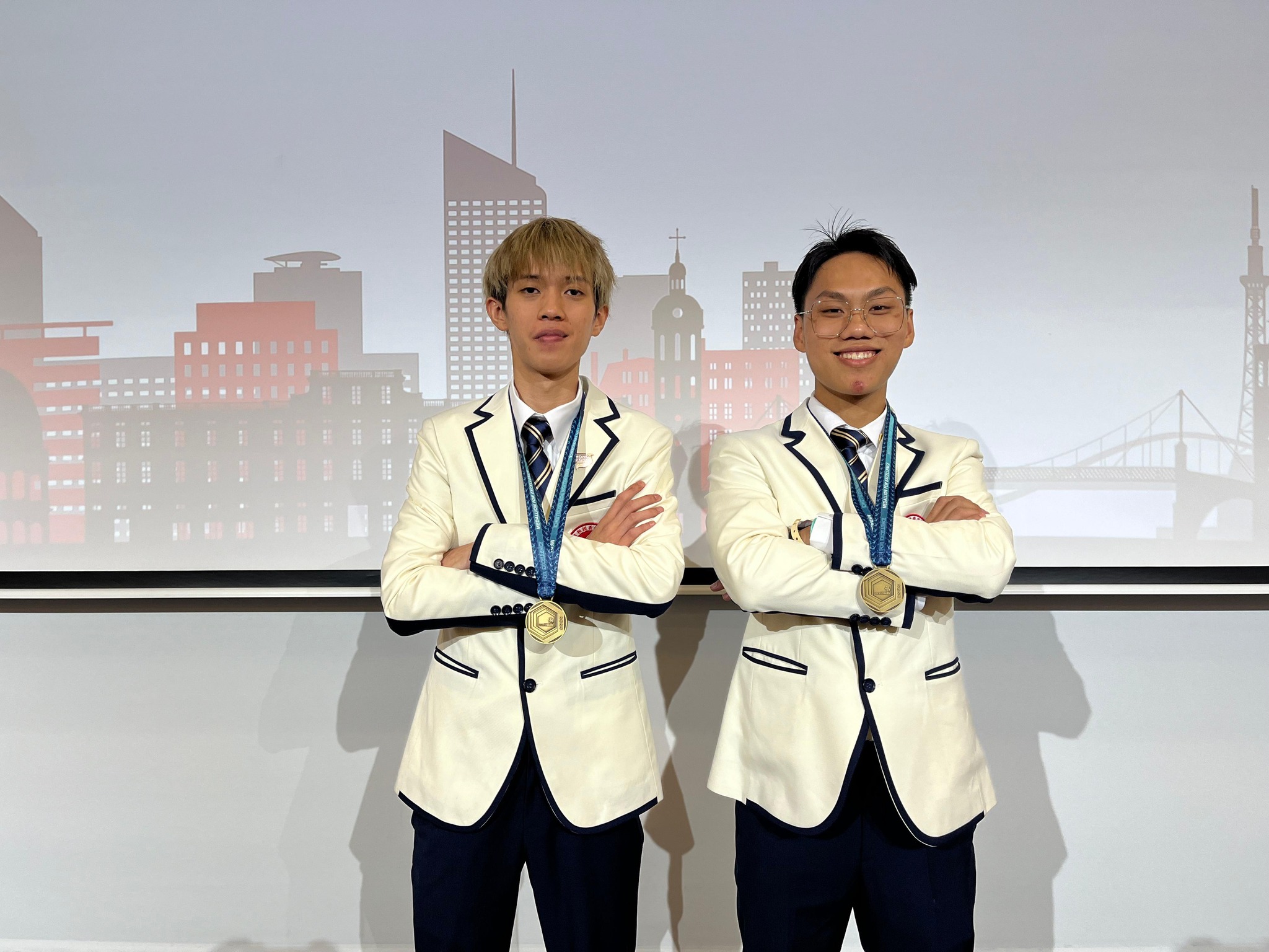 建造業世賽選手奪兩獎牌 ！！為港爭光！