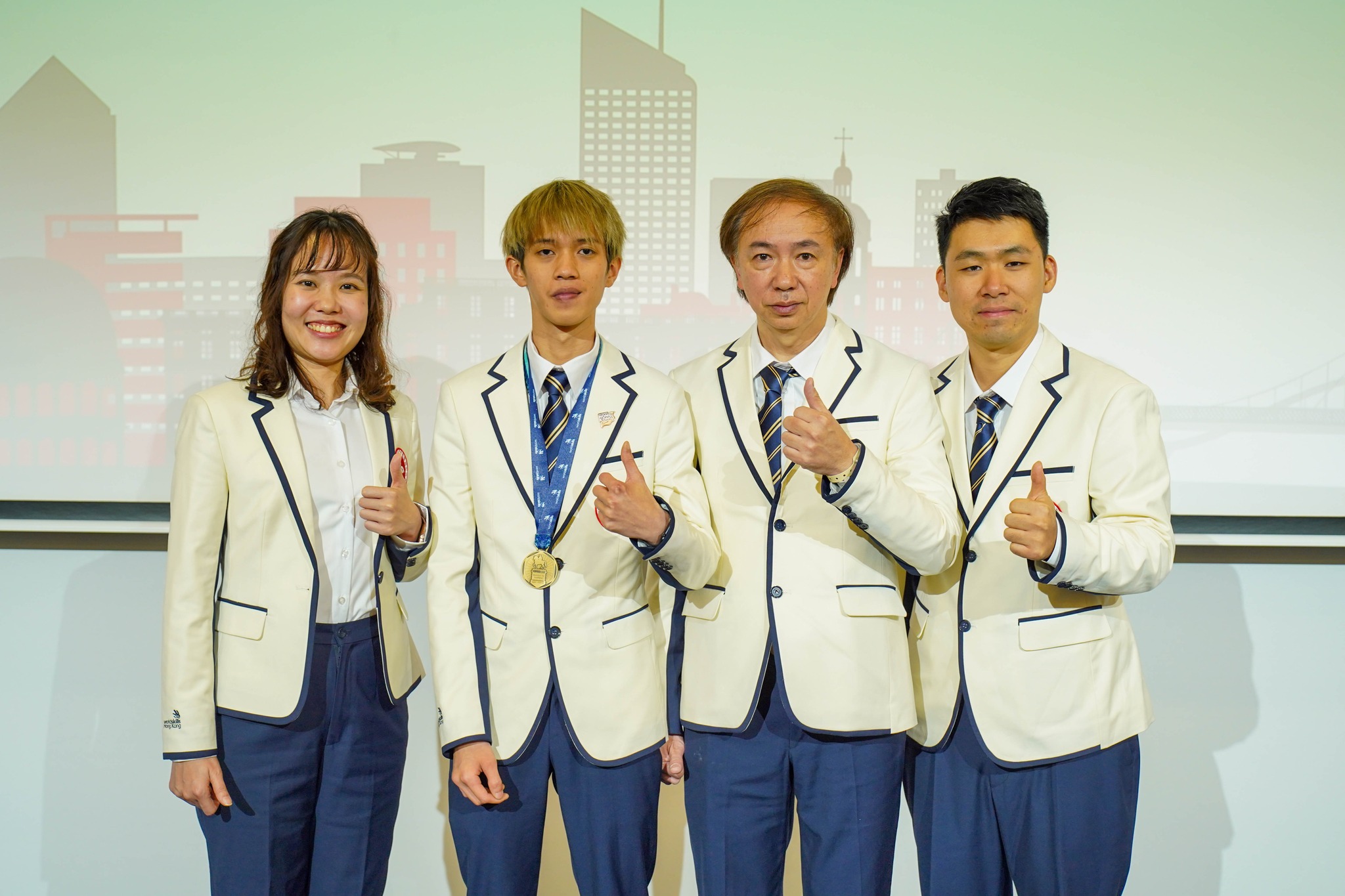 建造業世賽選手奪兩獎牌 ！！為港爭光！