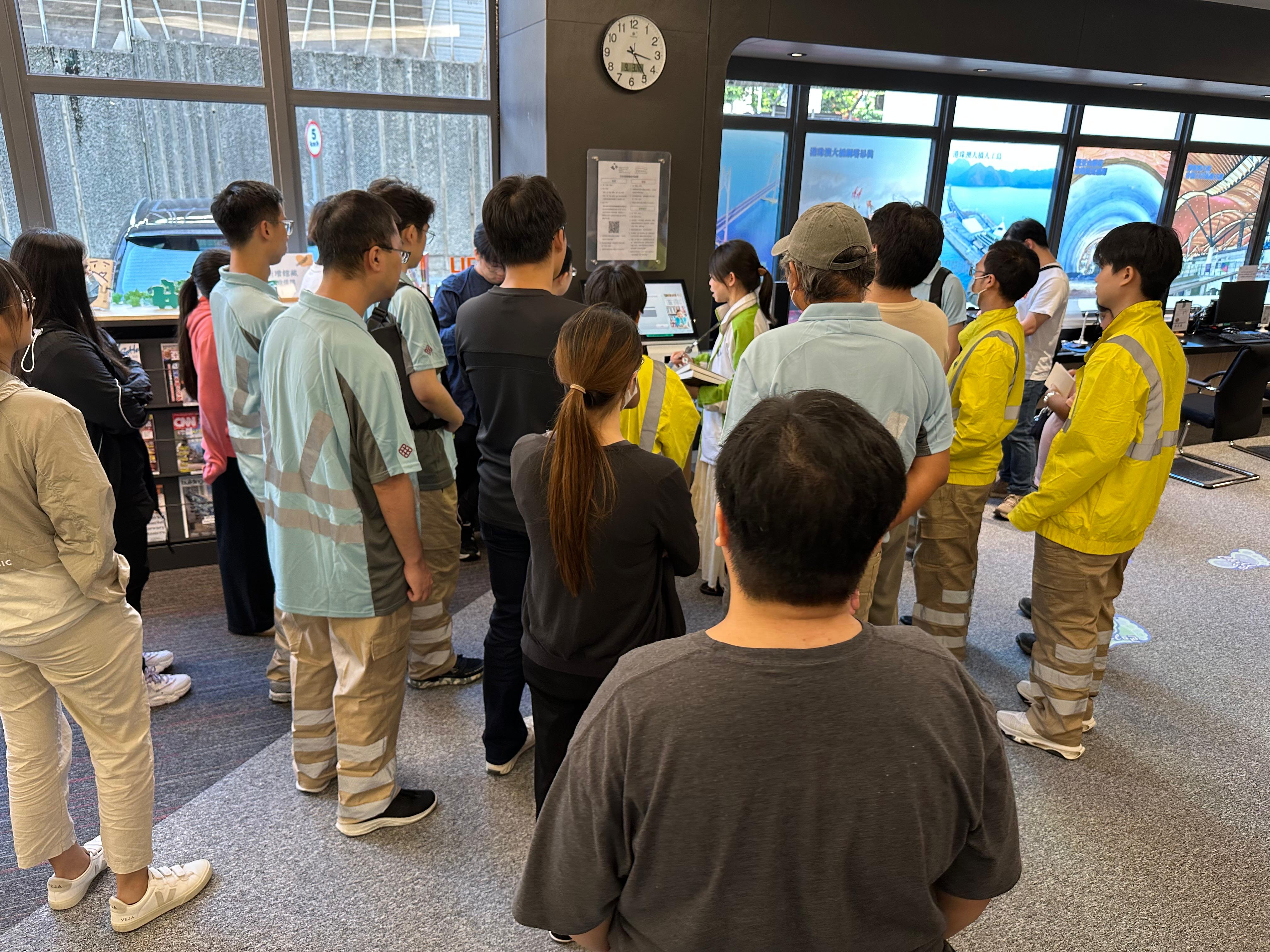 学习资源中心迎新导赏团