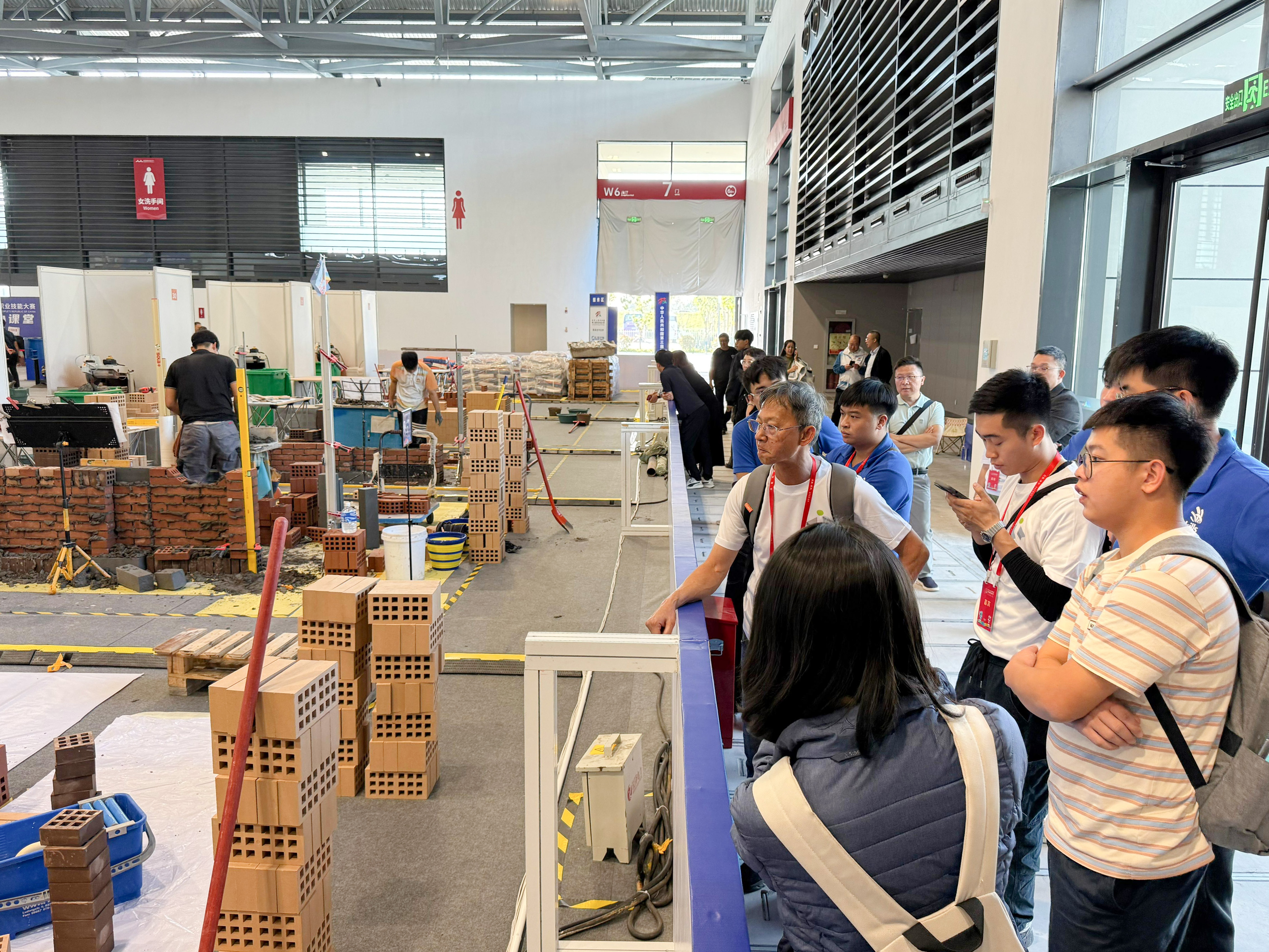 WorldSkills Team Visits Zhengzhou to Observe the 3rd Vocational Skills Competition 