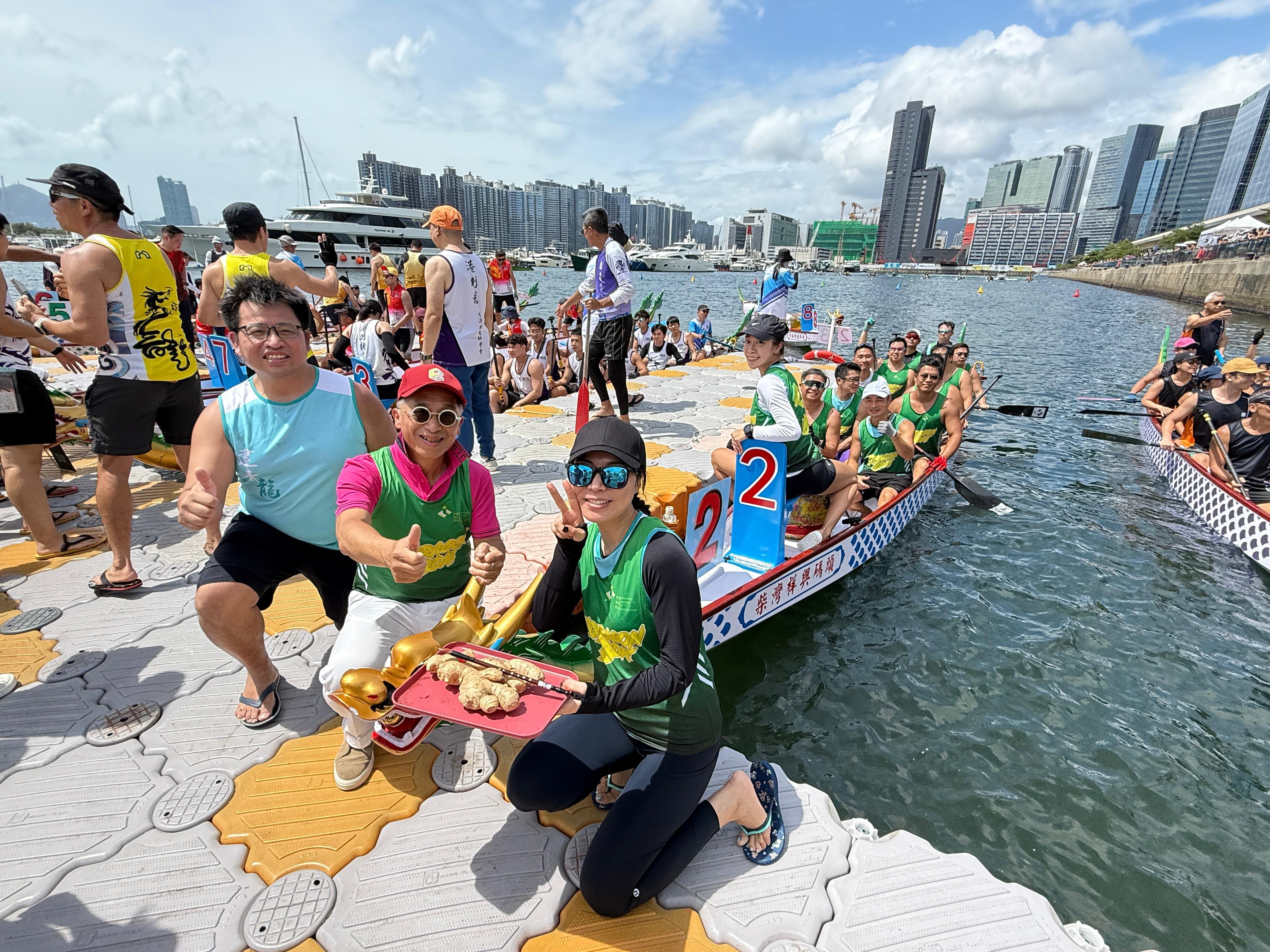 香港建造学院龙舟队代表勇夺「屋宇署龙舟邀请杯」银杯组冠军