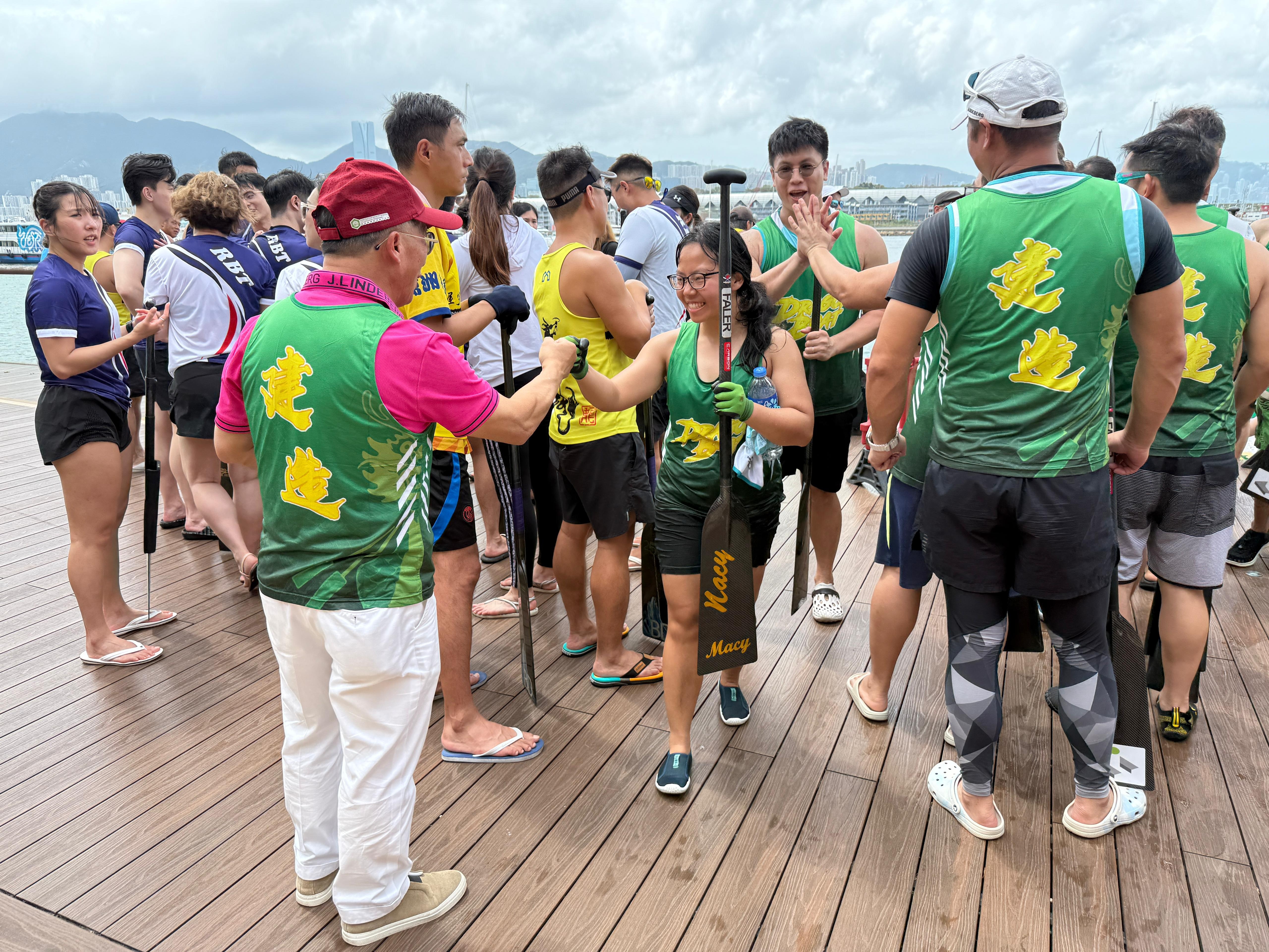 香港建造学院龙舟队代表勇夺「屋宇署龙舟邀请杯」银杯组冠军