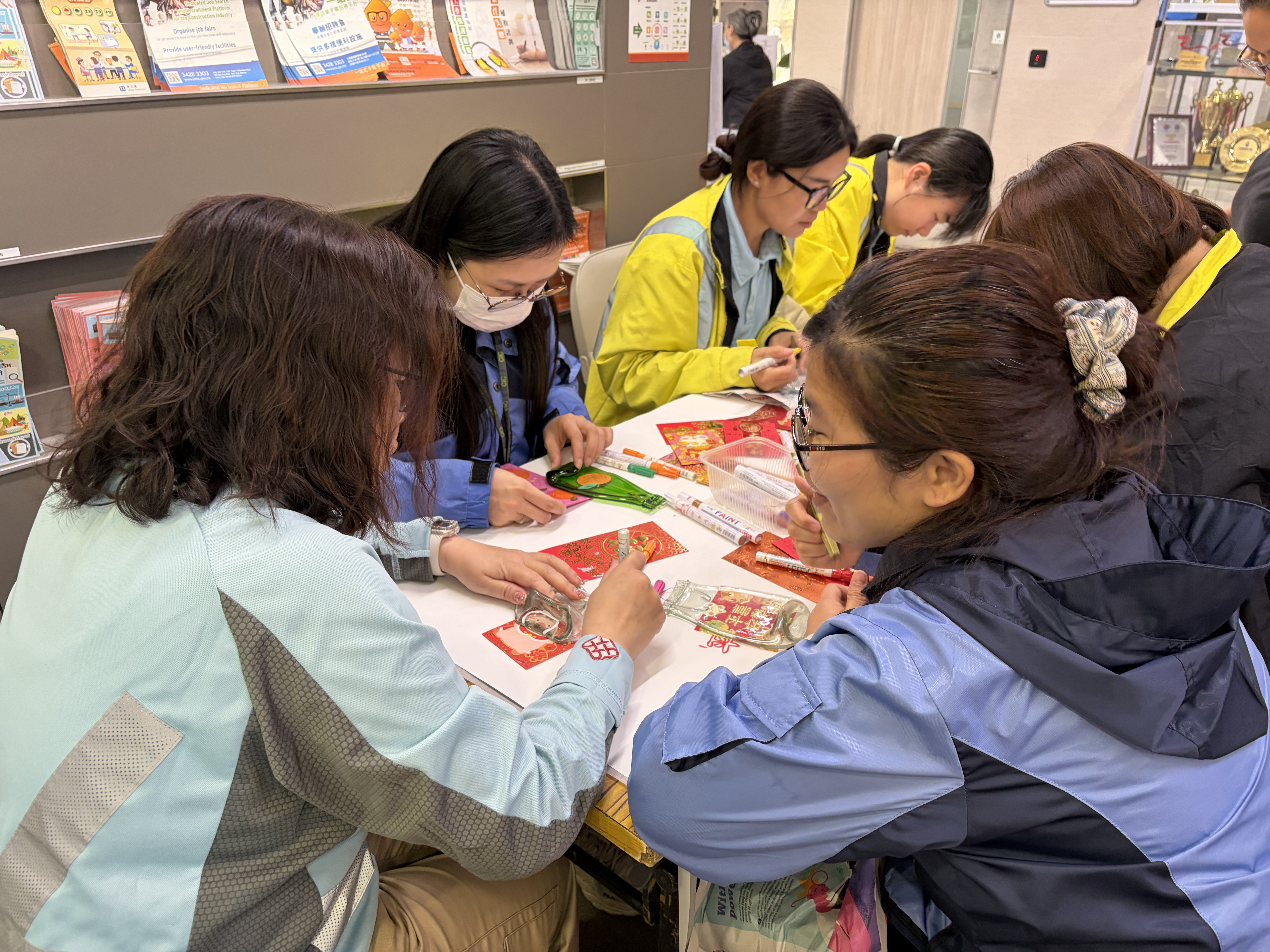 環保玻璃揮樽彩繪工作坊