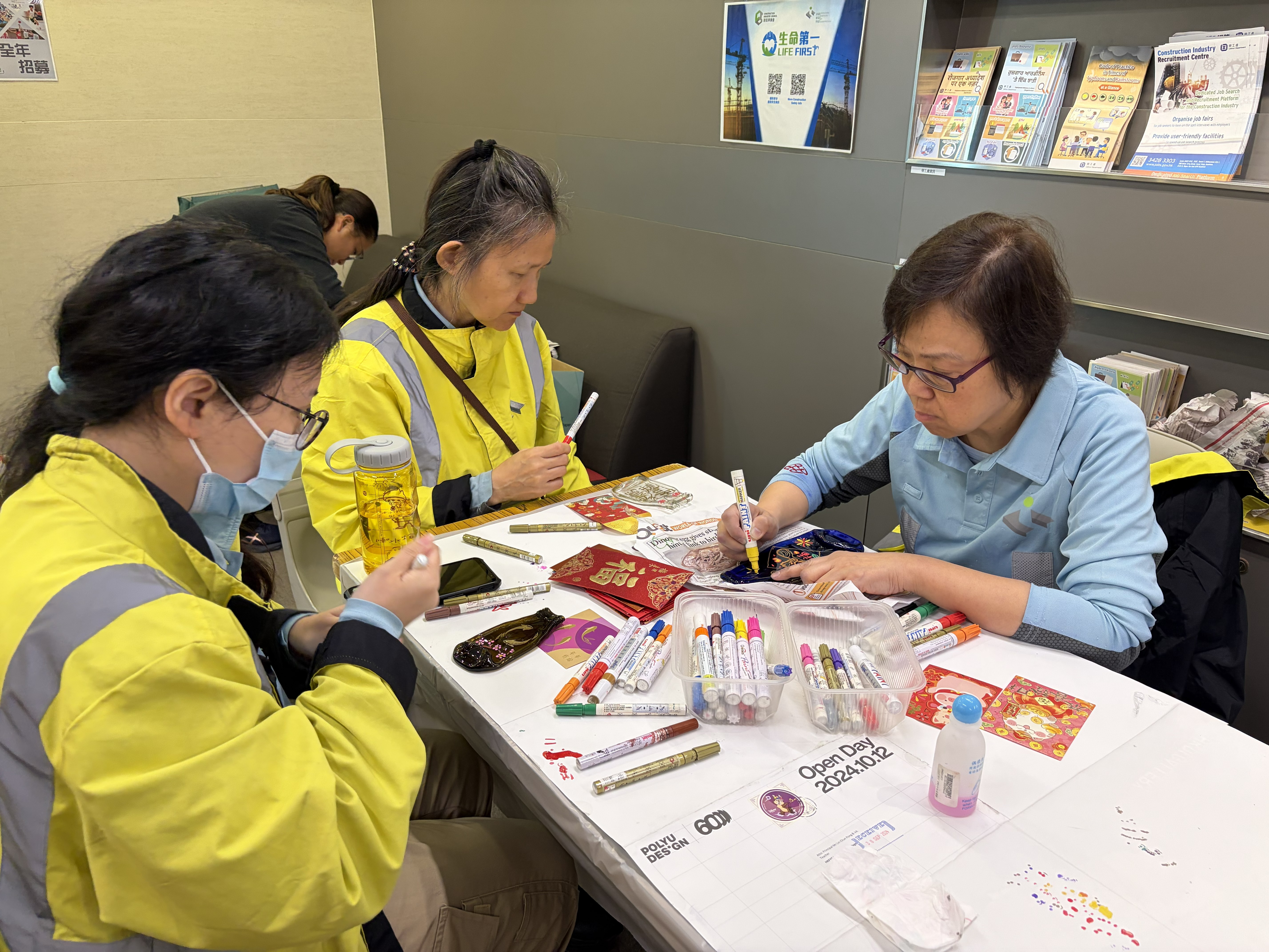 環保玻璃揮樽彩繪工作坊的圖片