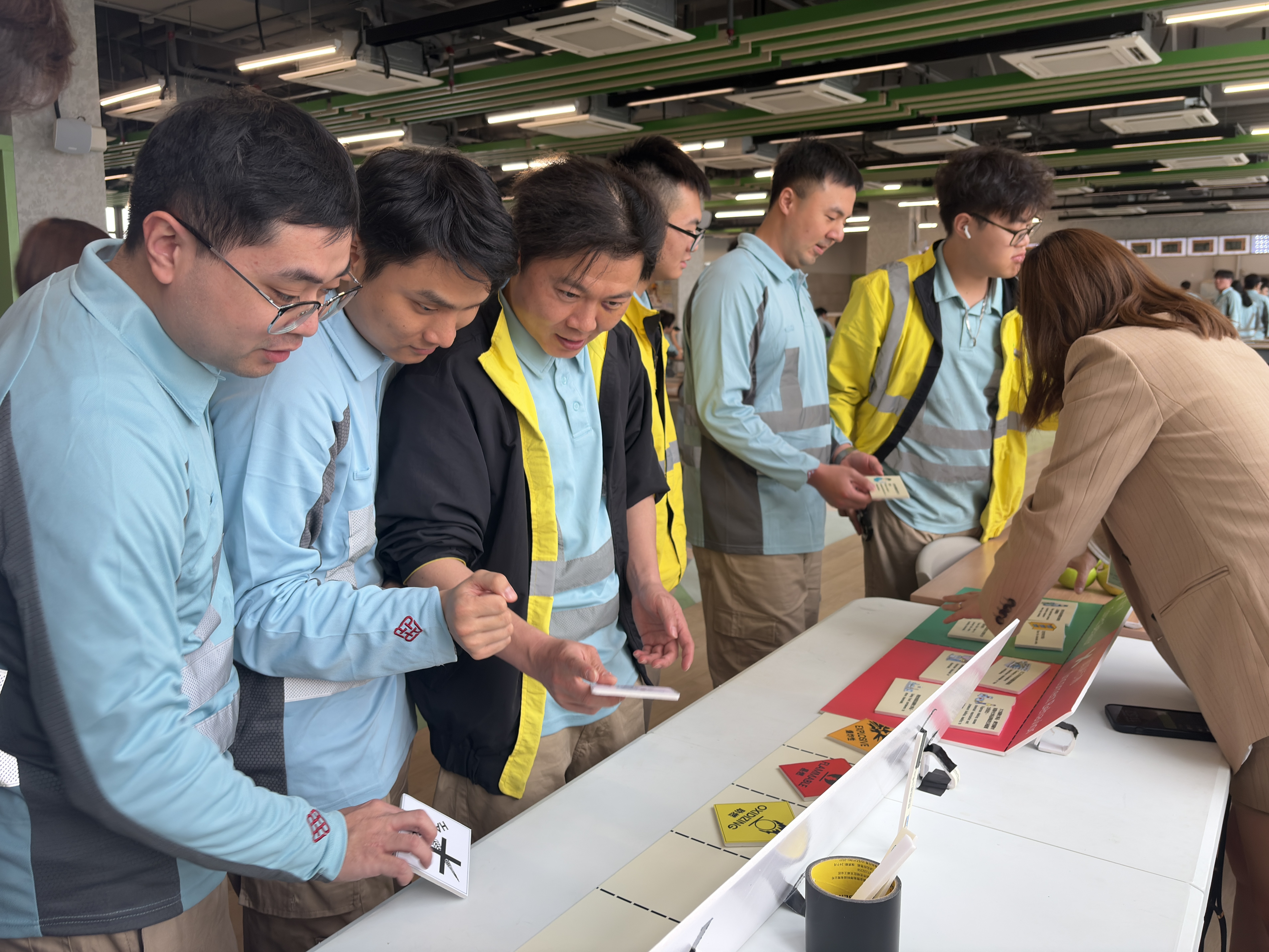 建造业安全教育推广午间活动：认标志・识行为