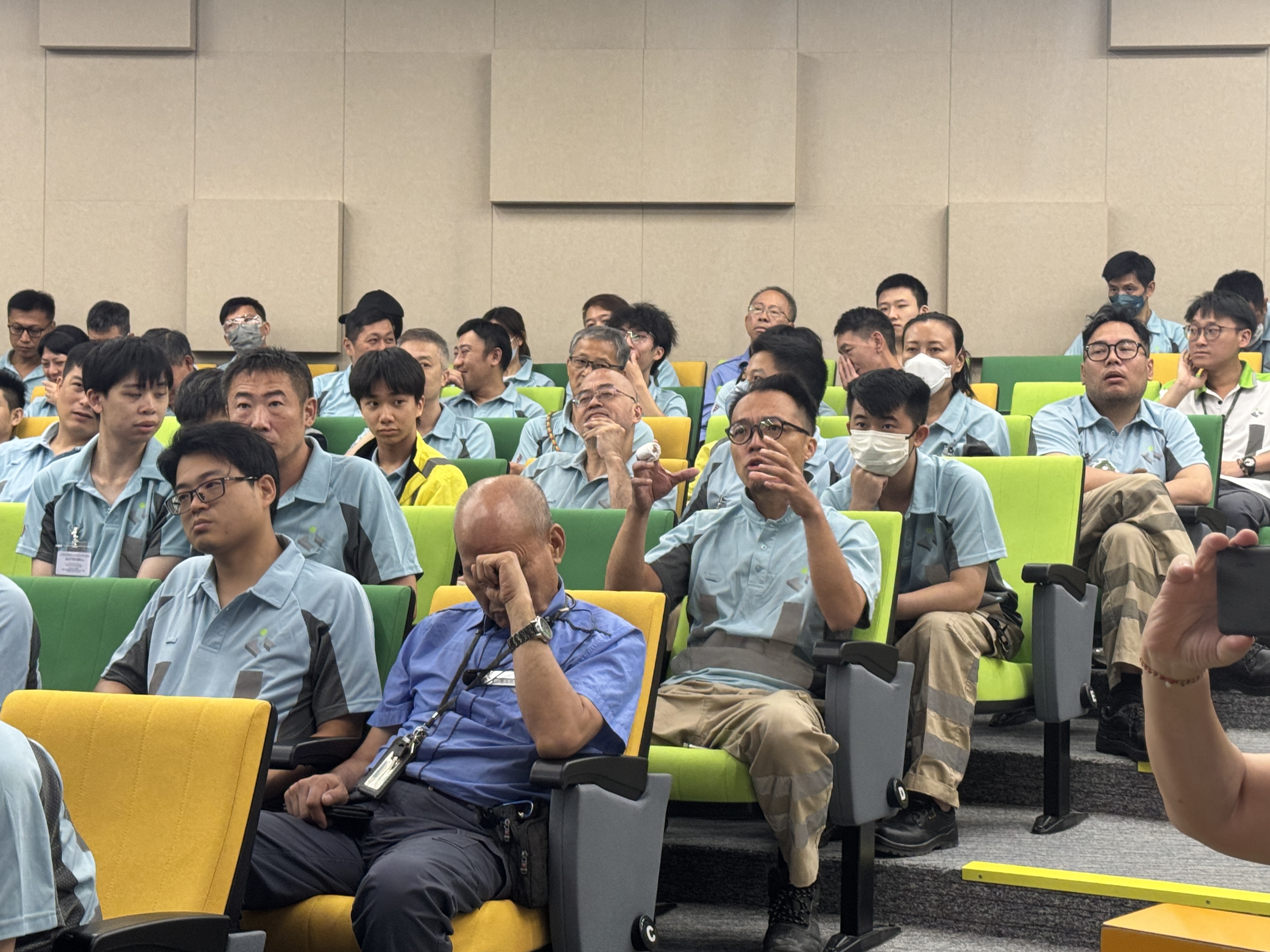 专业精神讲座：「专心致志精益求精，四十载热诚不退；从见习生到测量专家，成就职场「蝴蝶效应」