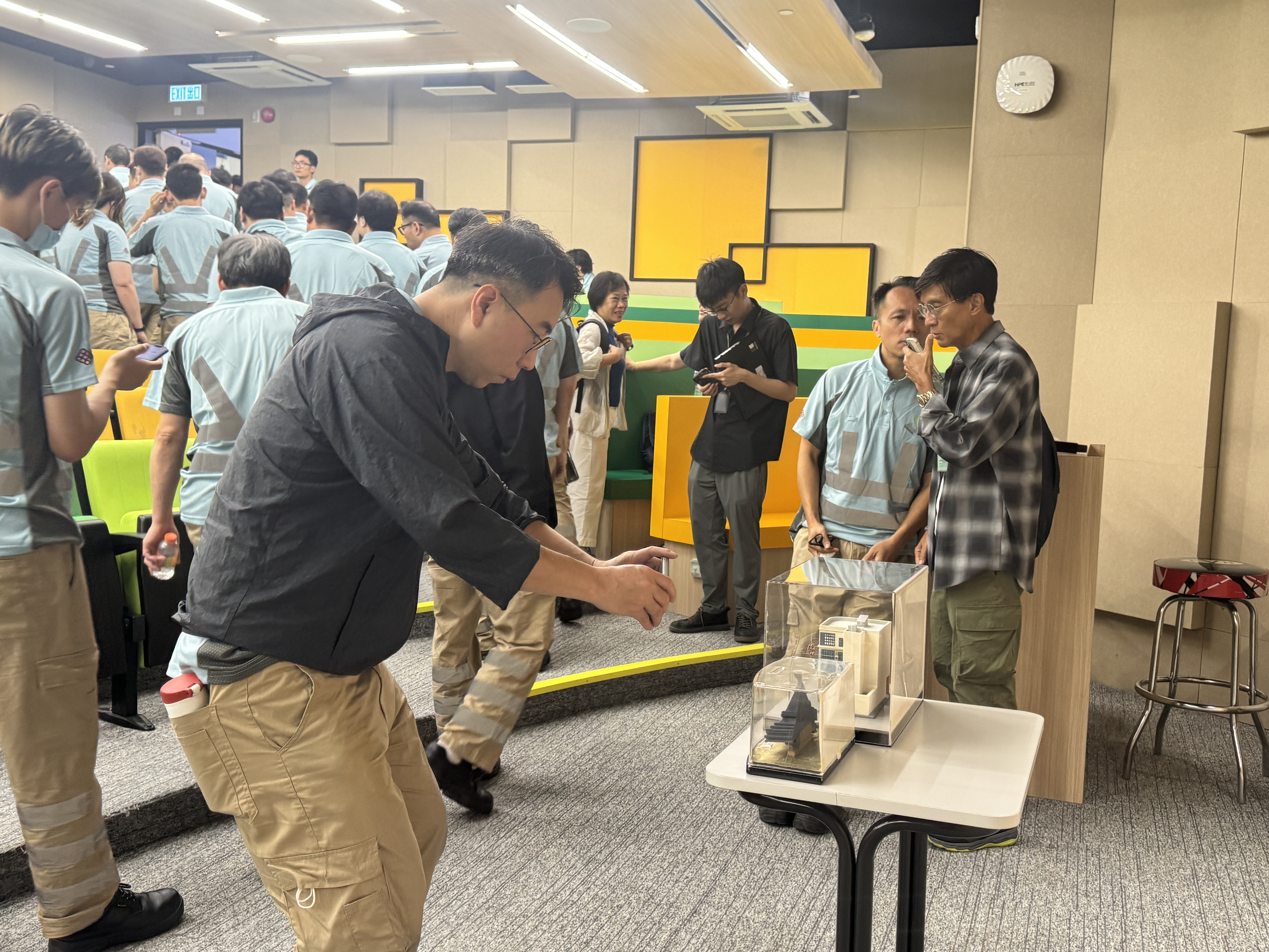 专业精神讲座：「专心致志精益求精，四十载热诚不退；从见习生到测量专家，成就职场「蝴蝶效应」