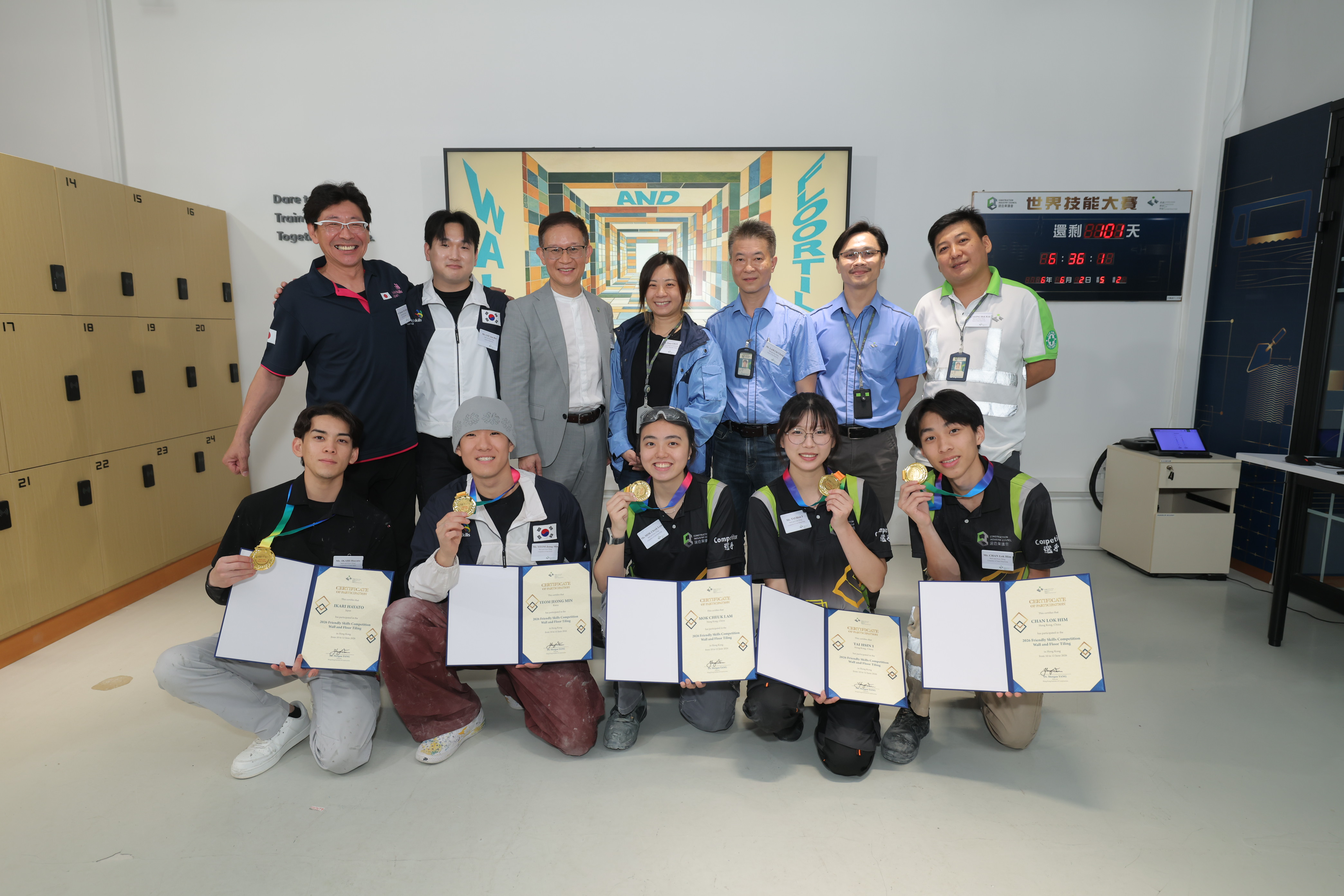 跨国交流：铺瓦选手精彩对决！